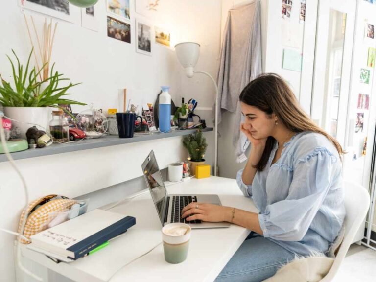 Best Gadgets for College Dorm Rooms: Must-Have Tech for Students