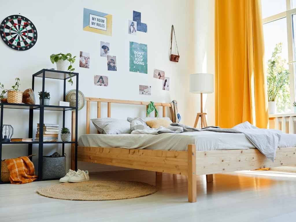 teenager college dorm room