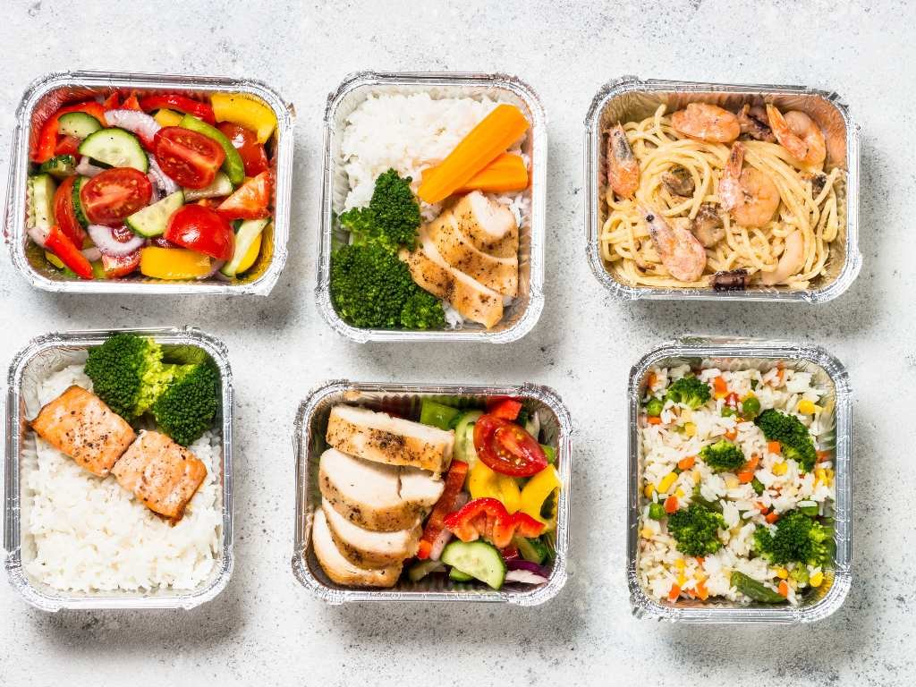packed lunches in 6 different containers with 6 meals